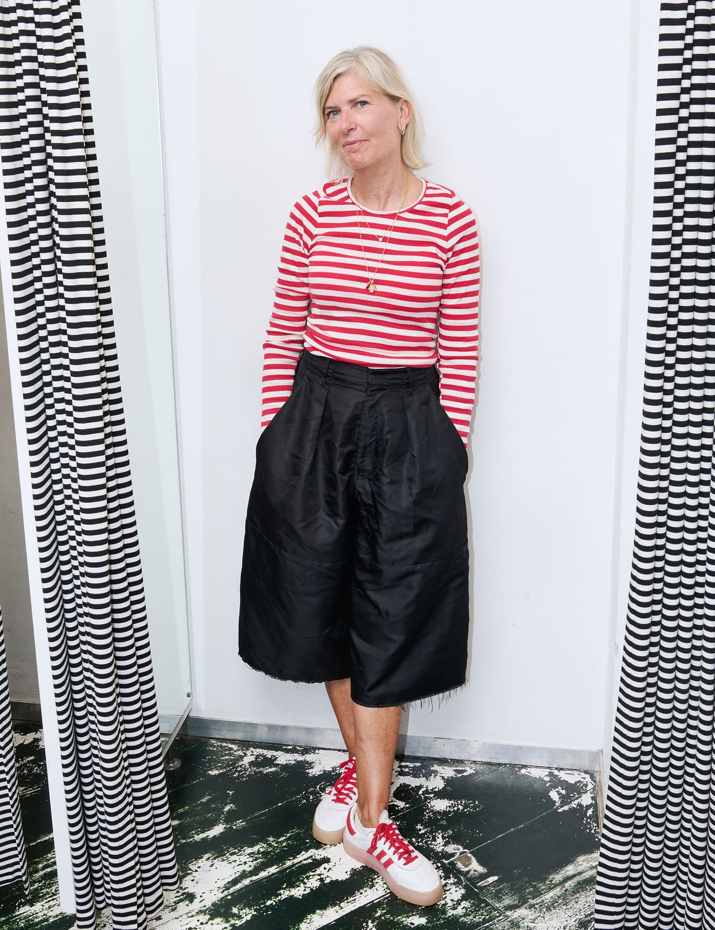 101 Broadway, Red/Ecru