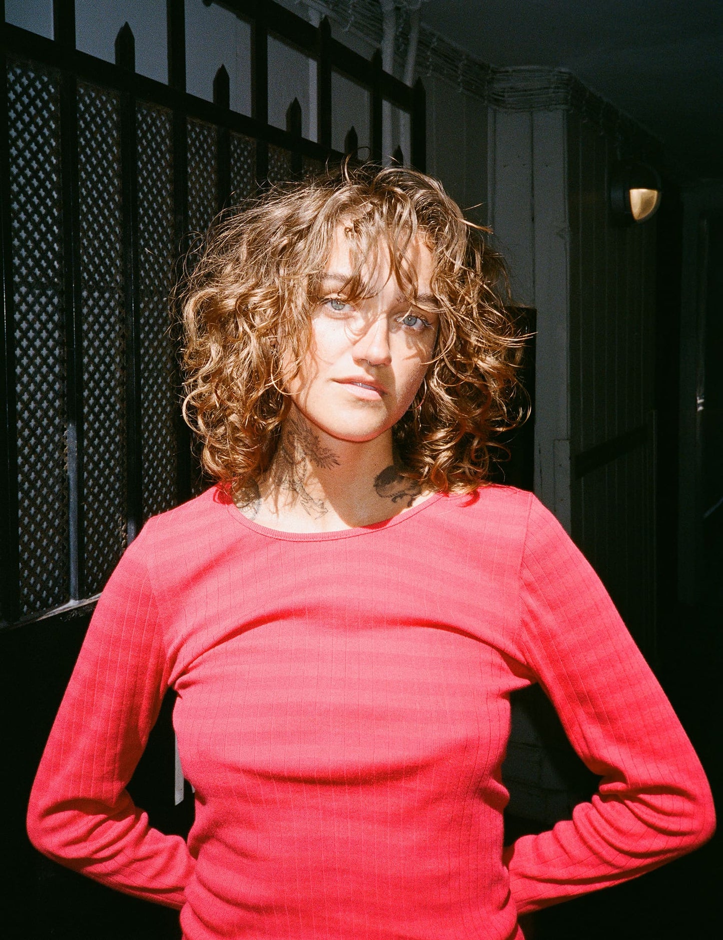 101 Broadway, Red/Winterred