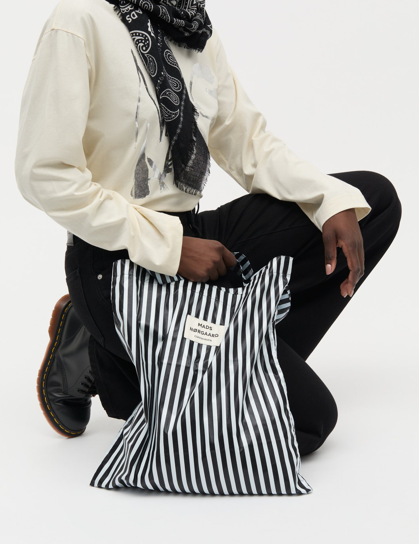 Sacky Metallic Atoma Bag, Black