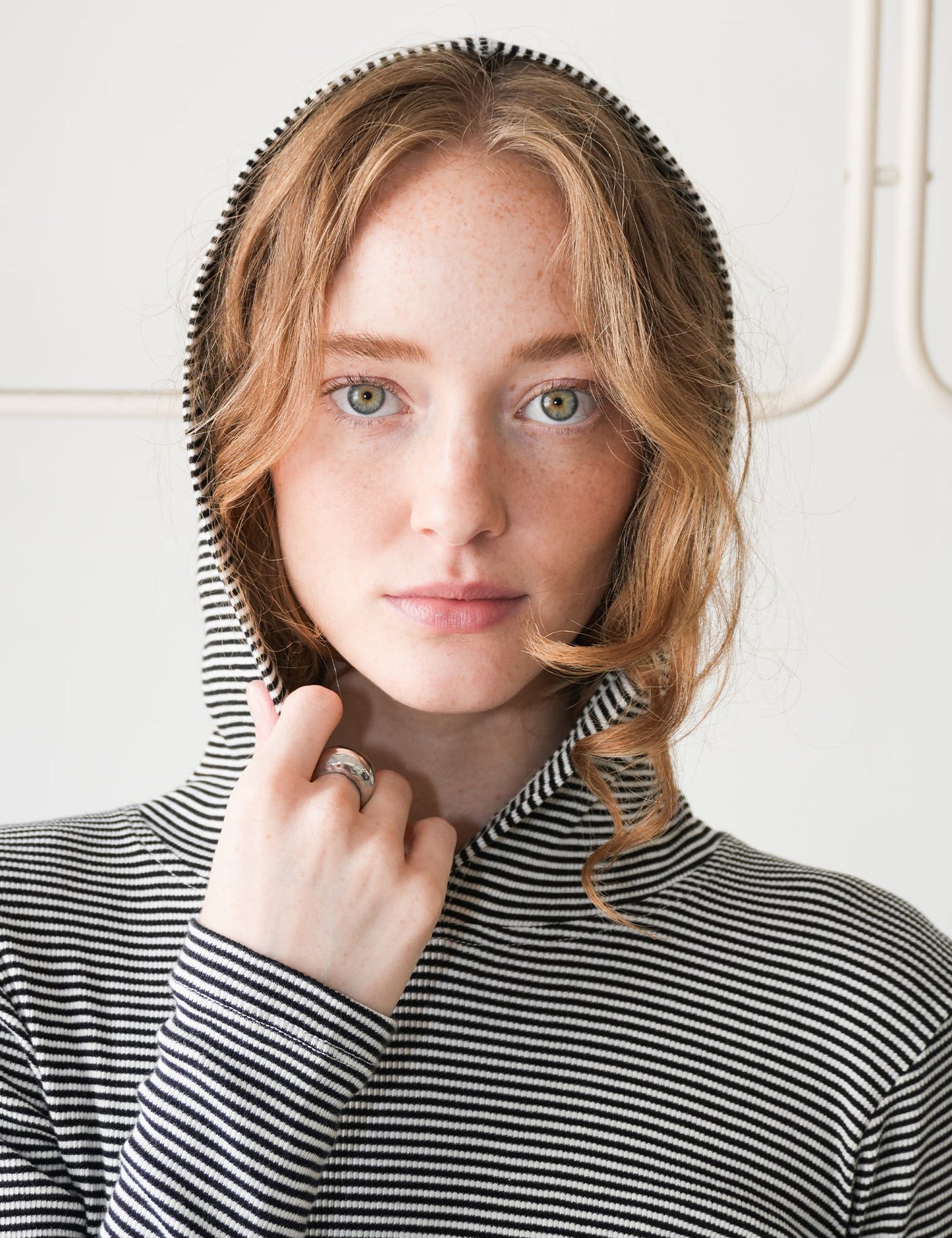 2x2 Cotton Stripe Tilla Hood, Black/Vanilla Ice