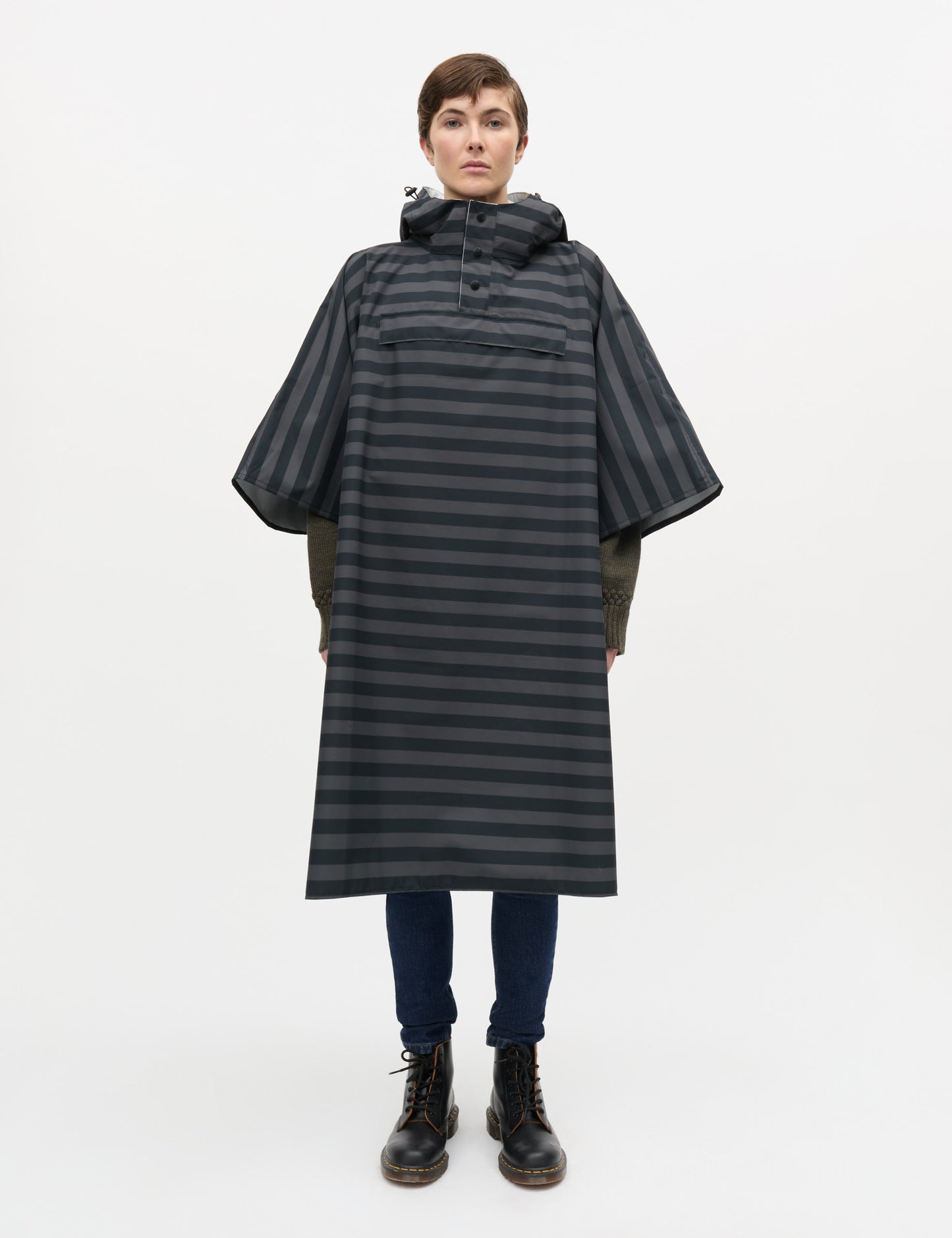 Rainy Scape Cape, Stripe AOP/Black