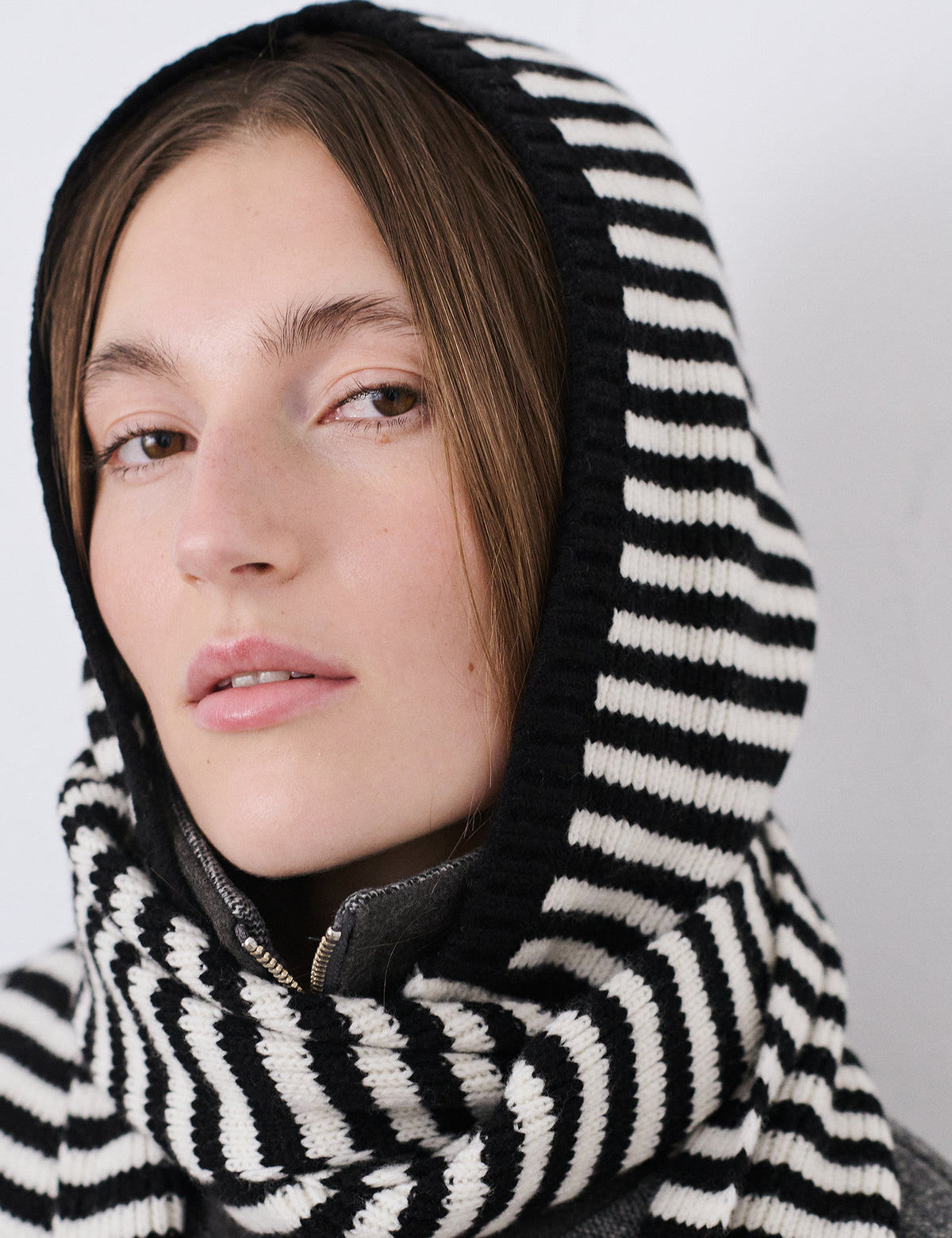 One Wool Freja Hooded Scarf, Black/Vanilla Ice