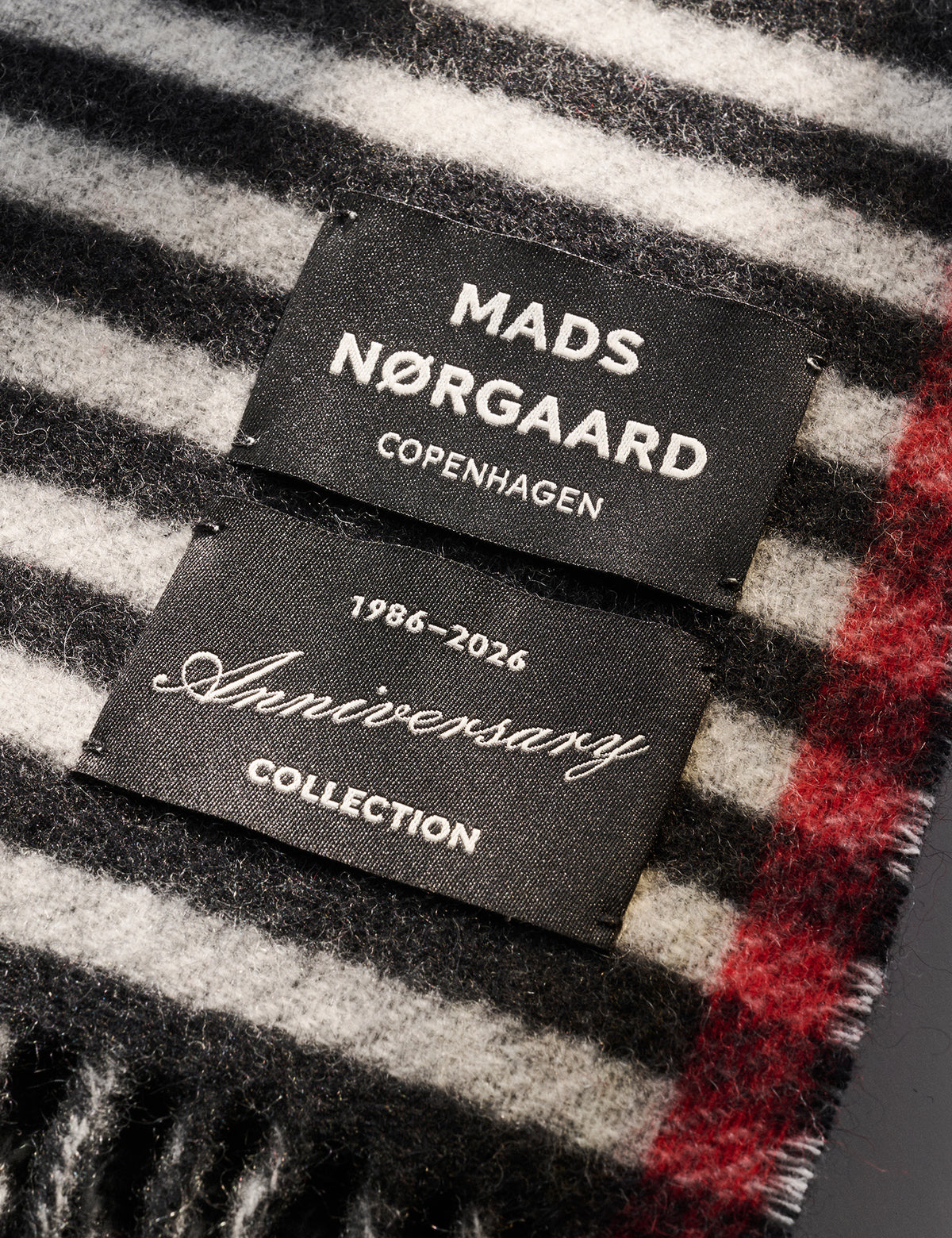100% Cashmere Premium Ellen Scarf, Black / White